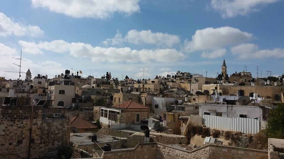 Мусульманский квартал Старого Города. Вид со стены над Шхемскими воротами. Фото Вадима Бугаенко.