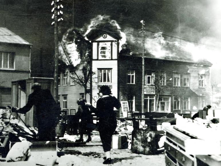 Файл:Palangos gaisras. Dega B. Gutmano namas Vytauto gatvėje.jpg