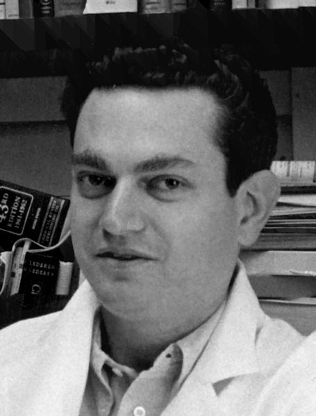 Файл:Marshall Nirenberg.jpg