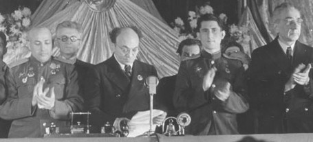 Файл:Mikhoels at JAC meeting.jpg