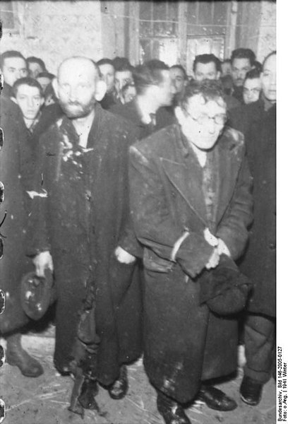 Файл:Bundesarchiv Bild 146-2005-0127, Rumänien, Festnahme von Juden.jpg