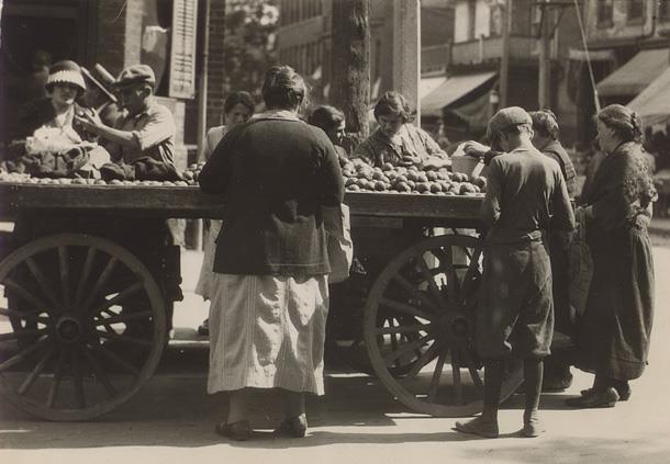 Файл:Jewish market day, Kensington Avenue, 1924.jpg