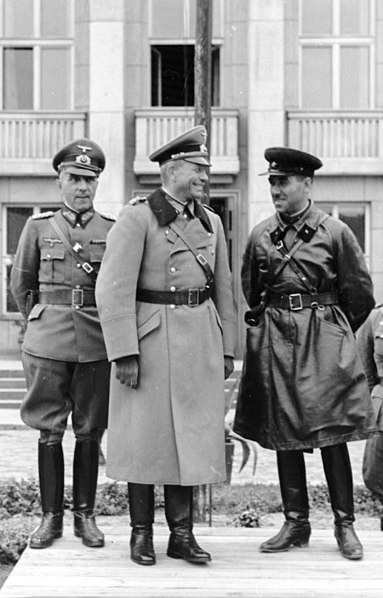 Файл:Armia Czerwona,Wehrmacht 23.09.1939 wspólna parada.jpg