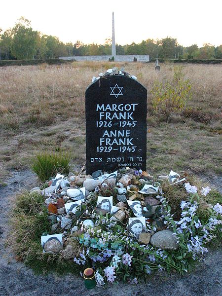 Файл:Anne frank memorial bergen belsen.jpg