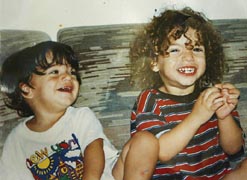 Матан (5) и Ноам (4) Охайон, убитые в их постели арабским террористом в кибуце Мецер 10 ноября 2002