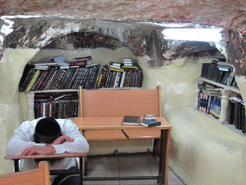 Файл:Могила праведника Шимона.jpg