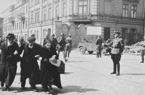 Файл:Krakow-Ghetto-checkpoint.jpg