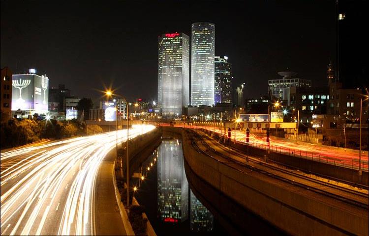 То же место ночью, ноябрь 2013 года. Фото Гарри Резниковского.