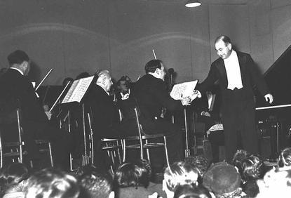 Файл:Shura Cherkassy - Israel Philharmonic TLV1954.jpg