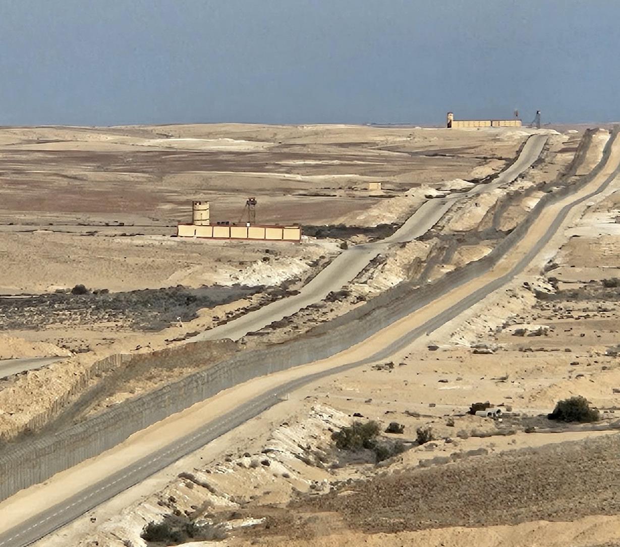 Шоссе 10 на границе с Синаем. Фото Юлия Ильченковой-Эрлих.