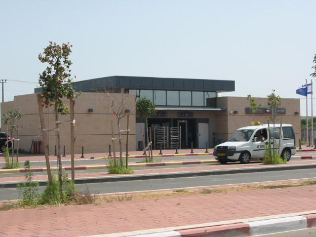 Файл:Yavne Rail.jpg