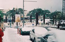 Площадь Ѓей Бээяр в Ариэле зимой 1999 года