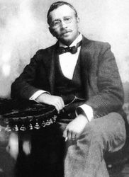 Барни Барнато - финансист, один из основателей алмазо- и золотодобывающей промышленности Южной Африки.