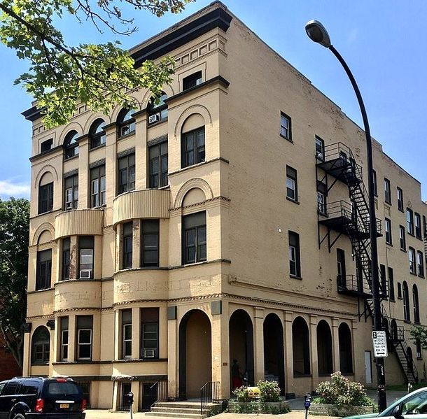 Файл:Braco I Apartments - fmr Phoenix Clubhouse, Hotel Raleigh, Tudor Arms Hotel - Buffalo, New York - 20200622.jpg