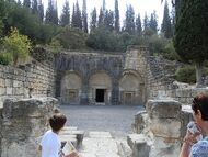 Вход в некрополь. Фото д-ра Александра Луговского.
