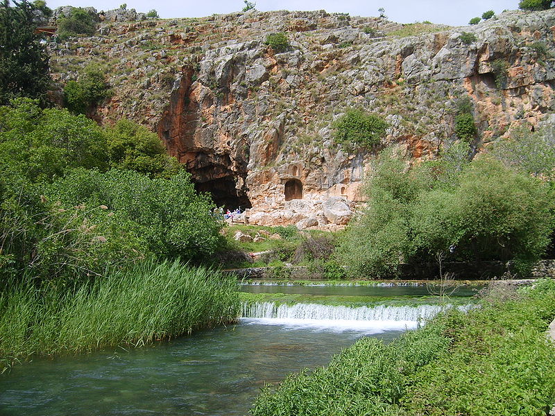 Файл:Banias Spring Cliff Pan's Cave.JPG