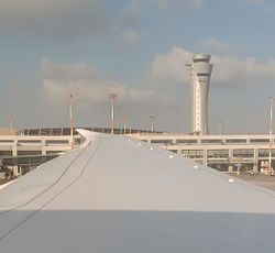 Аэропорт Бен-Гурион, 25.09.2023 г., вид из окна самолёта. Фото Макса Черноглаза.