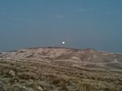 Полная луна над Иудейской пустыней. Фото Вадима Бугаенко.