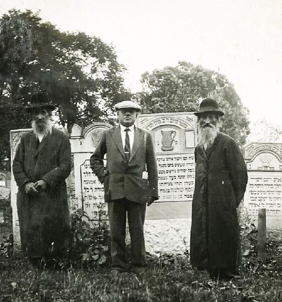 Файл:Żydaczów, cmentarz Żydowski.jpg