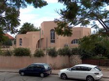 Синагога в Ариэле, построенная по проекту архитектора Рахель Вальден (до перестройки в 2015 году).