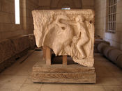 Леда и лебедь - барельеф на стене в гробнице