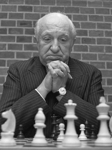 Файл:Miguel Najdorf (1973).jpg