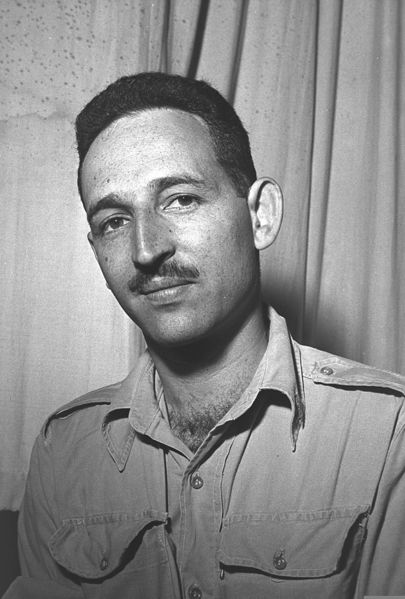 Файл:Uzi Gal.jpg