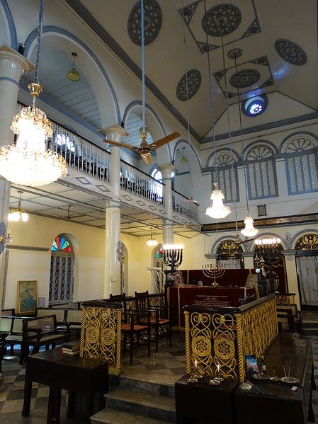 Файл:Interior of Moseah Yeshua Synagogue - Yangon (Rangoon) - Myanmar (Burma) - 01 (11959532855).jpg
