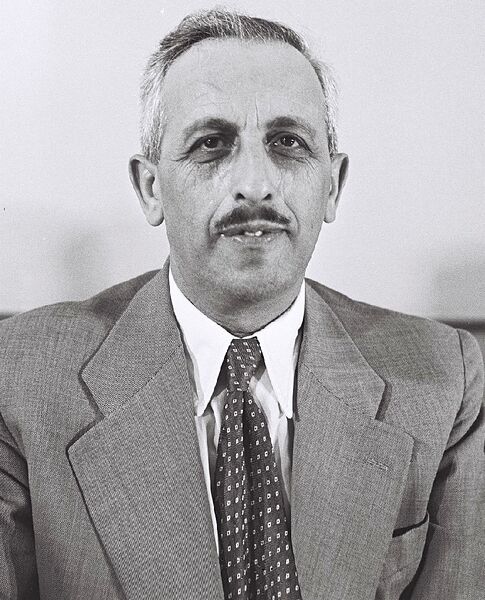 Файл:Yitzhak Kariv.jpg