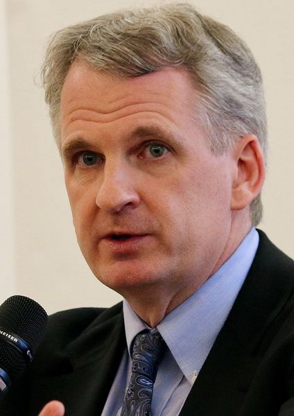 Файл:Timothy Snyder, 2016 (cropped).jpg