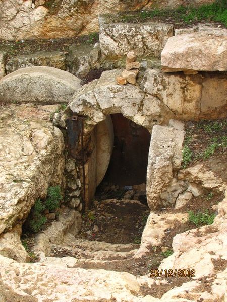 Файл:Склеп cемьи Ирода.jpg