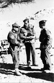 Тедди Эйтан в центре, 1948 год