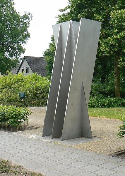 Файл:Nieuwlande Verzetsmonument 02.JPG