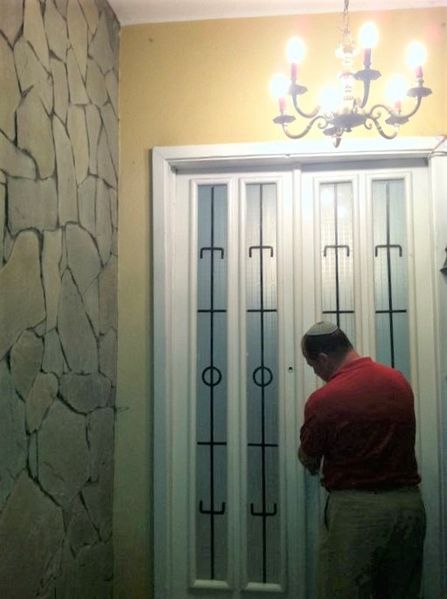 Файл:Entering in the Synagogue.jpg