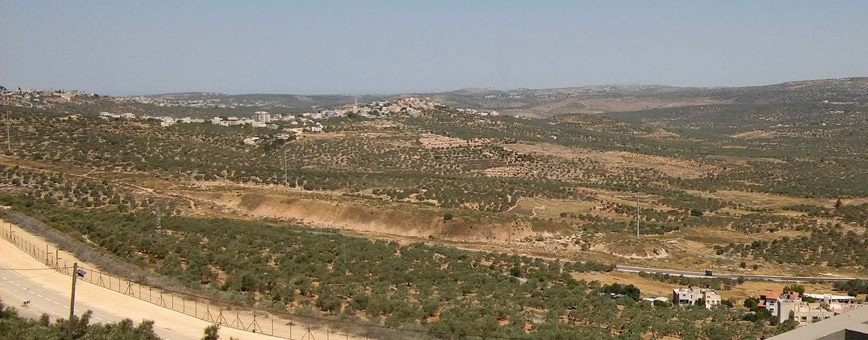 Транссамарийское шоссе к востоку от перекрёстка Ариэль, 2017 г.