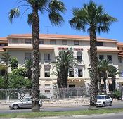 Итальянская больница на улице Защитников.