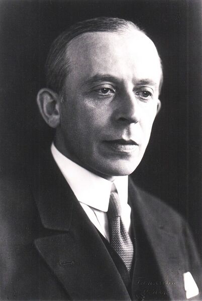 Файл:Portrait of Richard von Mises (1883-1953), Mathematician and Engineer (2551839576) (cropped).jpg