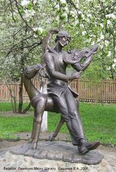 Памятник Марку Шагалу у его дома в Витебске. Фото В. А. Шишанова.