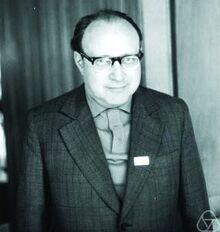 в 1976 г.