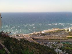 Хайфский залив, октябрь 2023 г. Вид с горы. Фото Татьяны Файкиной.