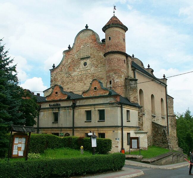 Файл:Lesko synagoga.jpg