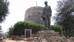 Памятник Анелевичу в кибуце Яд-Мордехай